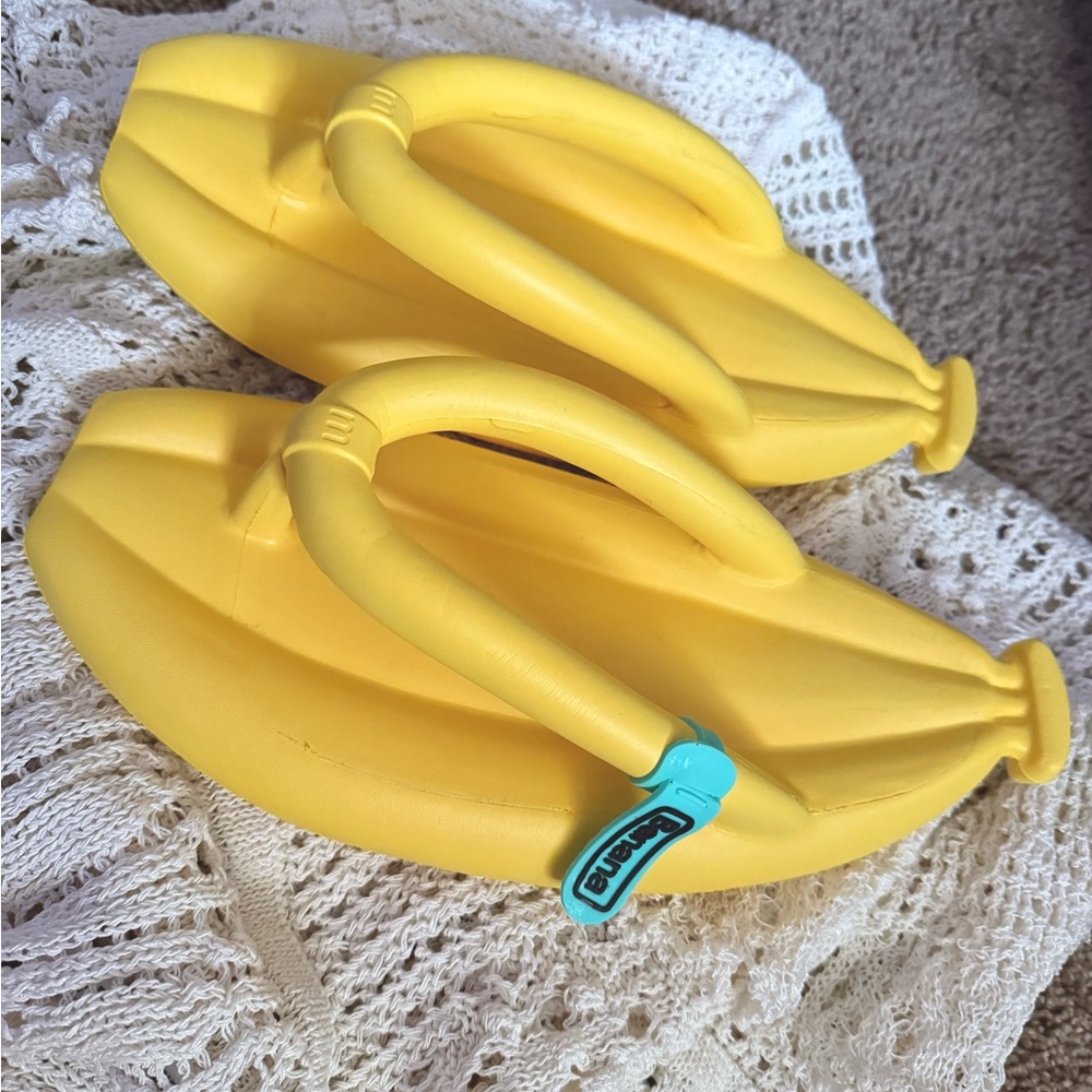 NWT Kitsch Banana Sandals Unisex Non-slip EVA Flip Flops Size 38-39